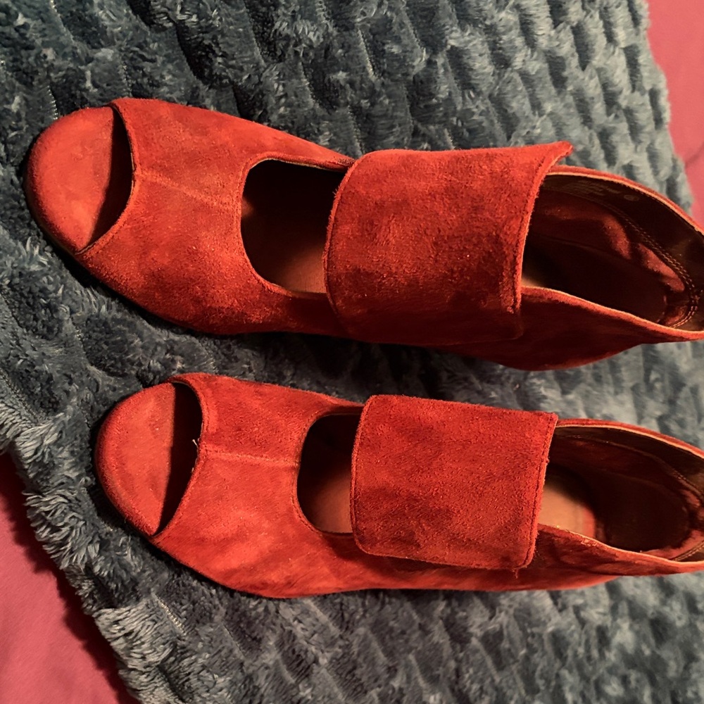 AEROSOLES Red Suede Peep-Toe Heels